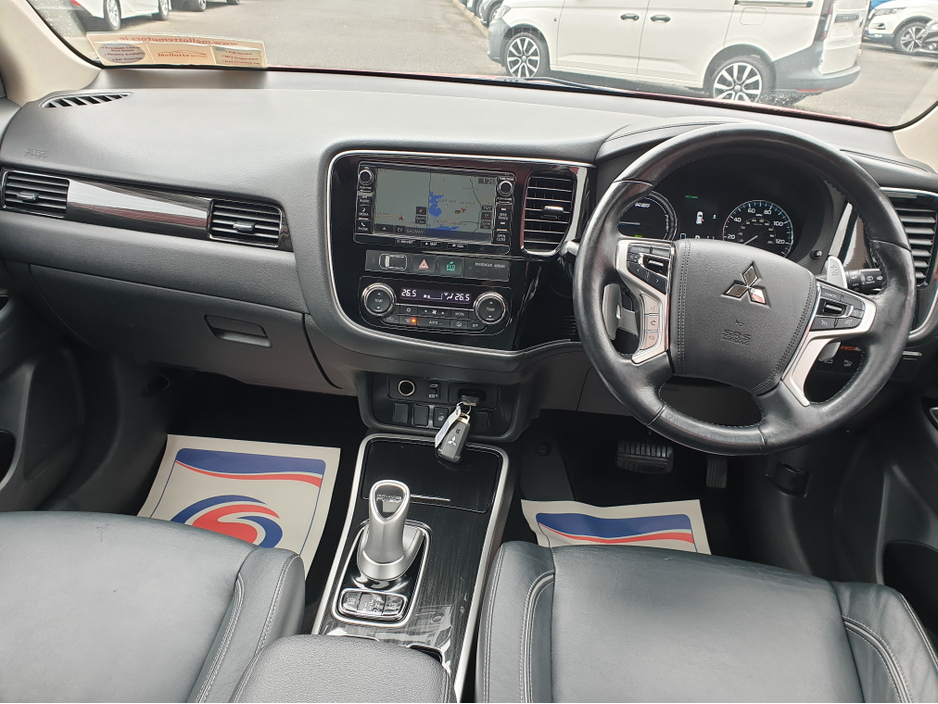 2017 Mitsubishi Outlander - image 10