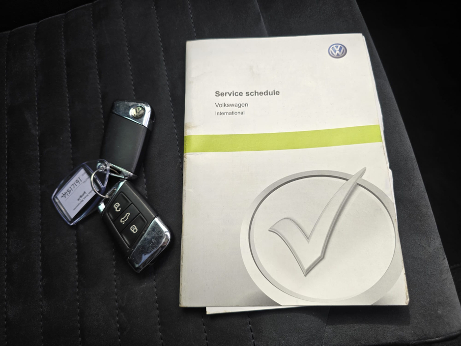 2016 Volkswagen Passat - image 13