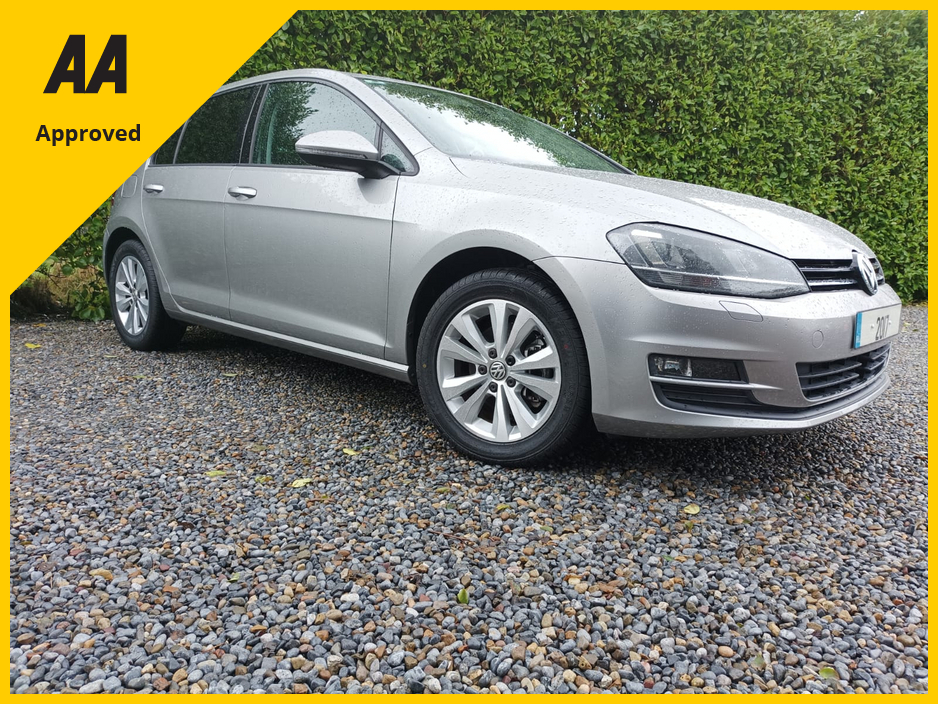 2017 Volkswagen Golf 1.2 TSI COMFORTLINE PLUS COMPREHENSIVE SERVICE HISTORY (9 STAMPS) ONLY 74,146kms FACTORY IMMOBILISER PUSH BUTTON START PROXIMITY KEY MULTI-FUNCTION STEERING WHEEL ALLOY WHEELS NCT ROADTAX €17,695