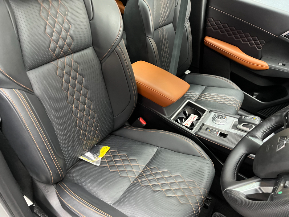 2023 Mitsubishi Outlander - image 11