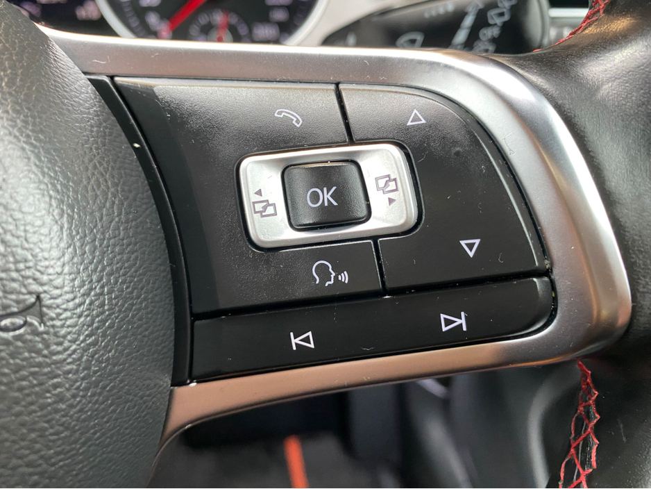 2016 Volkswagen Golf - image 25