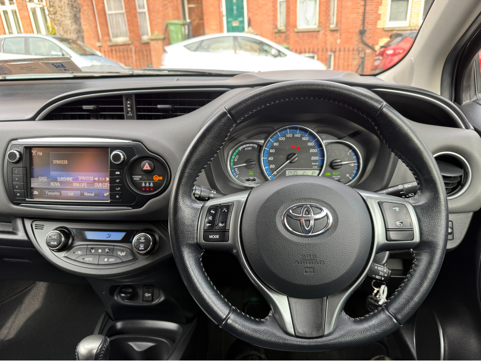 2017 Toyota Yaris - image 13