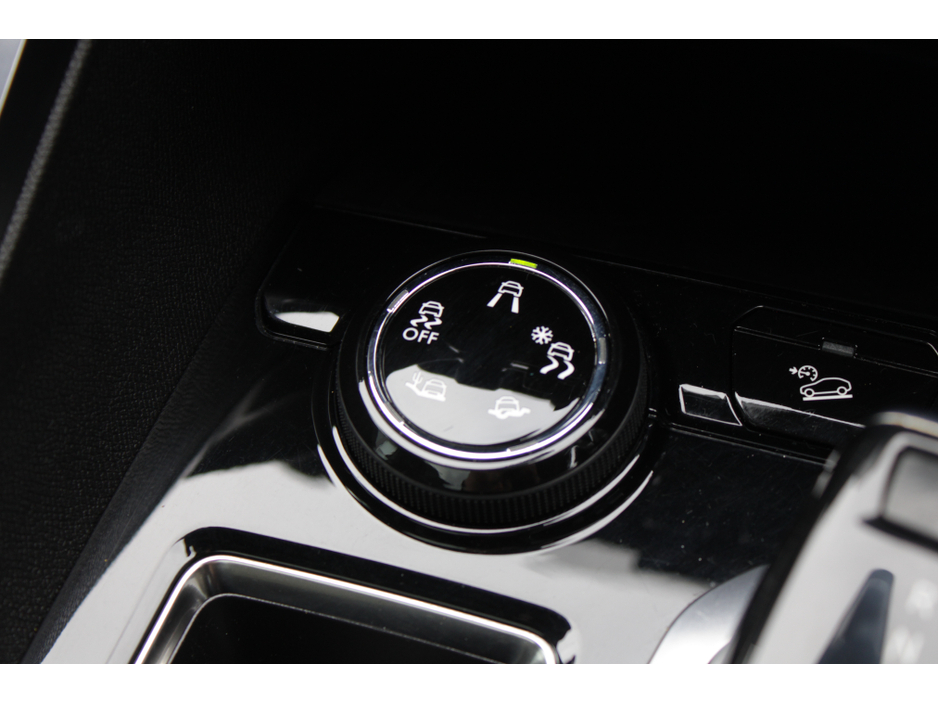 2018 Peugeot 5008 - image 16