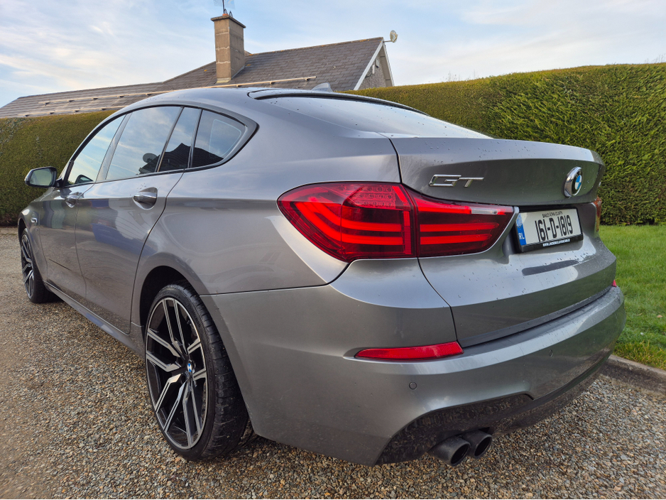 2016 BMW 5 Series - image 9