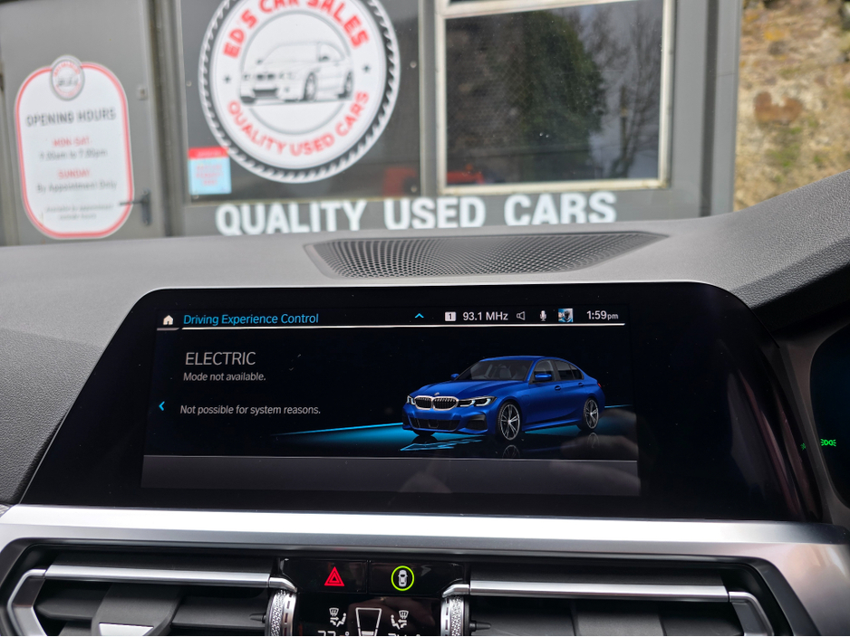 2021 BMW 3 Series - image 28