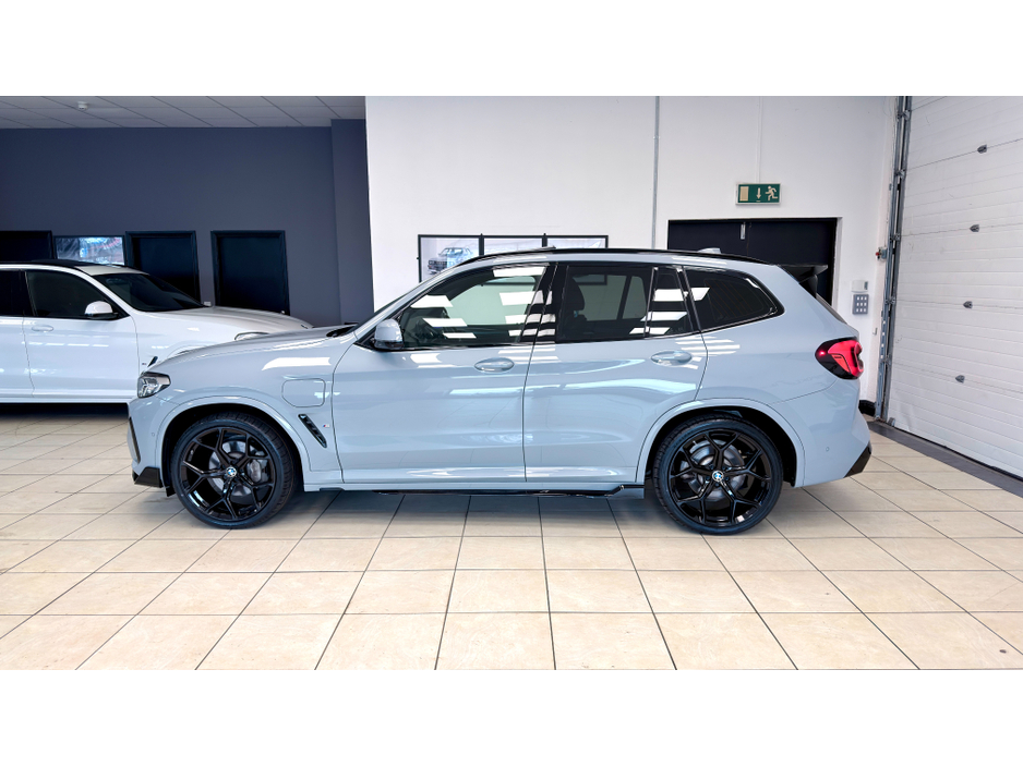 2023 BMW X3 - image 4