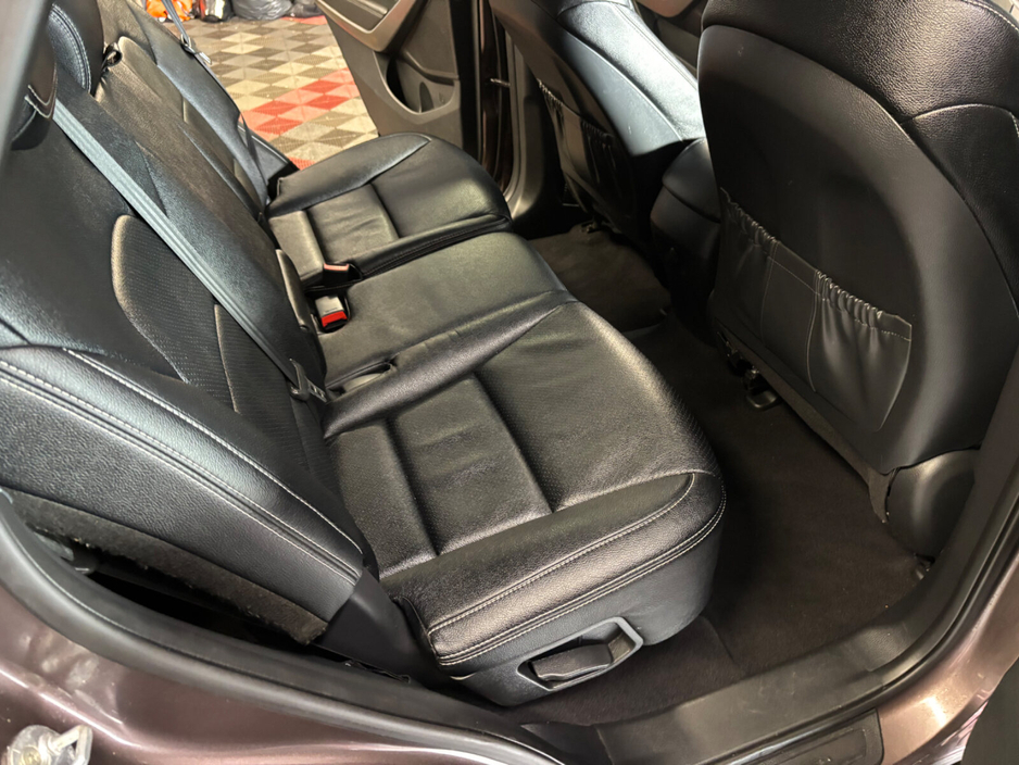 2014 Hyundai Santa Fe - image 17