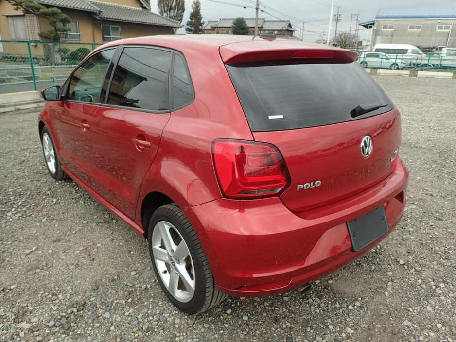2017 Volkswagen Polo - image 4