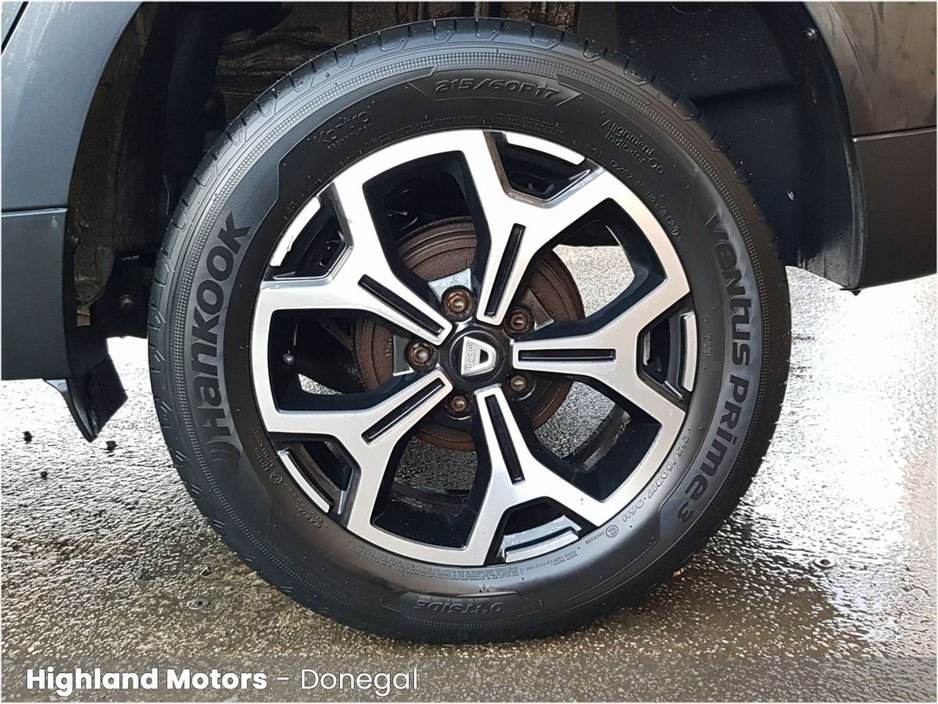 2020 Dacia Duster - image 10