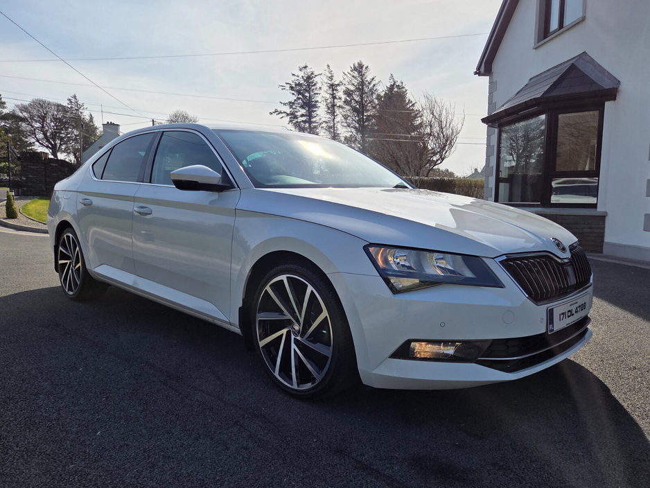 2017 Skoda Superb - image 2
