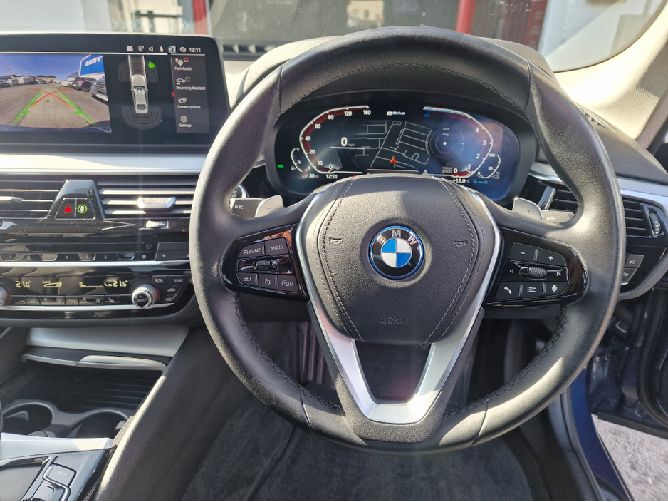 2022 BMW 5 Series - image 17