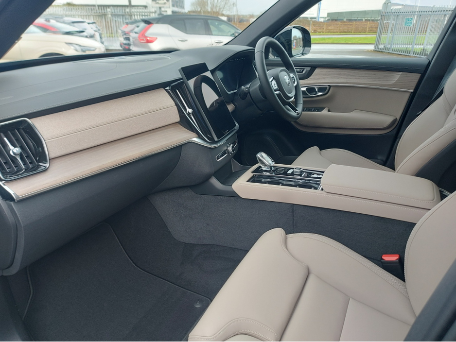 2026 Volvo XC90 T8 PHEV PLUS DARK AWD 5DR €99,950