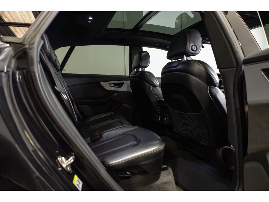 2019 Audi Q8 - image 12