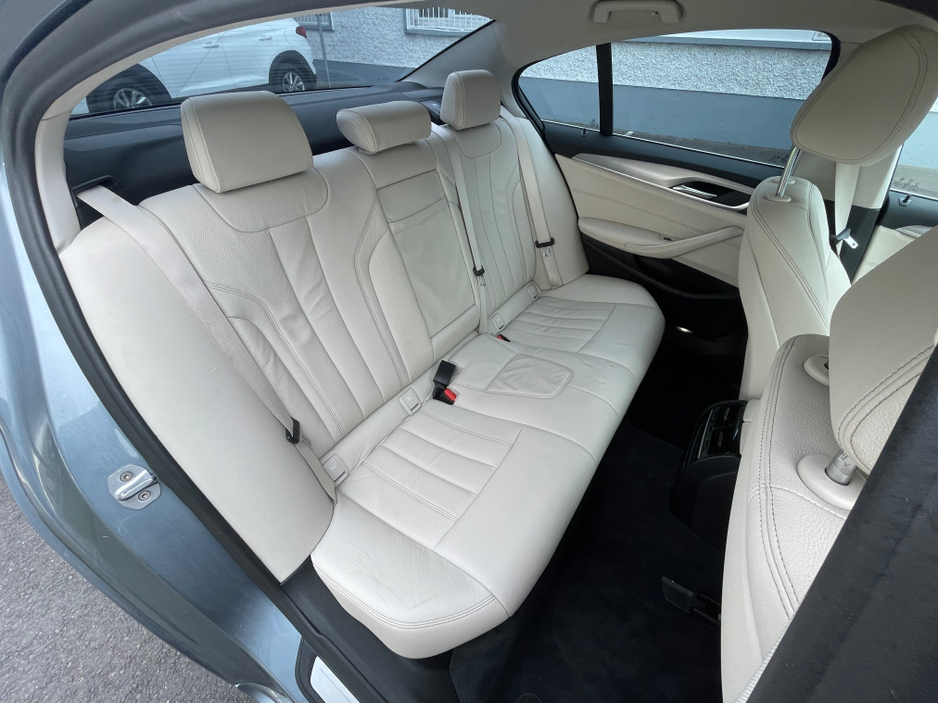 2018 BMW 5 Series - image 17