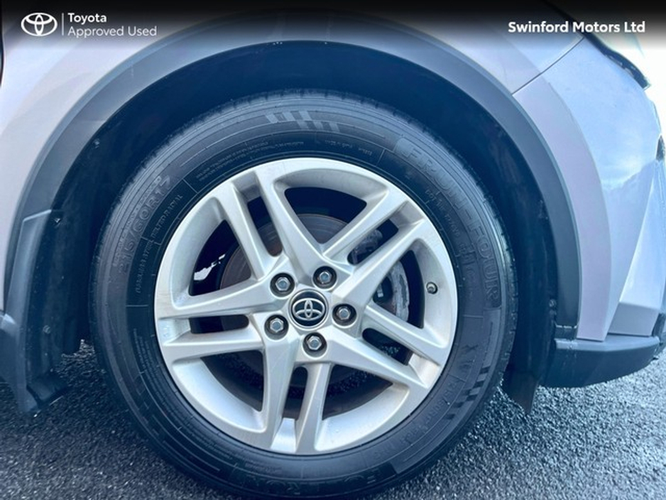 2022 Toyota C-HR CHR 1.8 HYBRID LUNA 4DR A AUTO €26,500