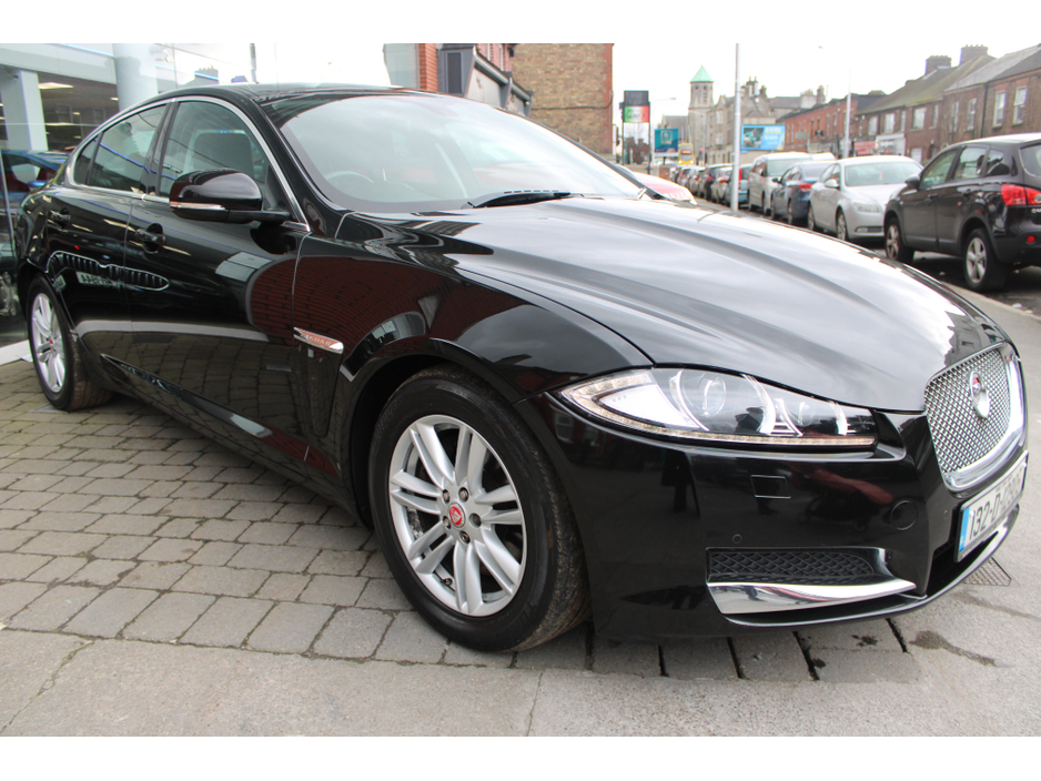 2013 Jaguar XF - image 2