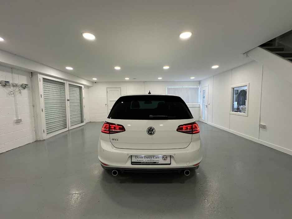 2014 Volkswagen Golf - image 14