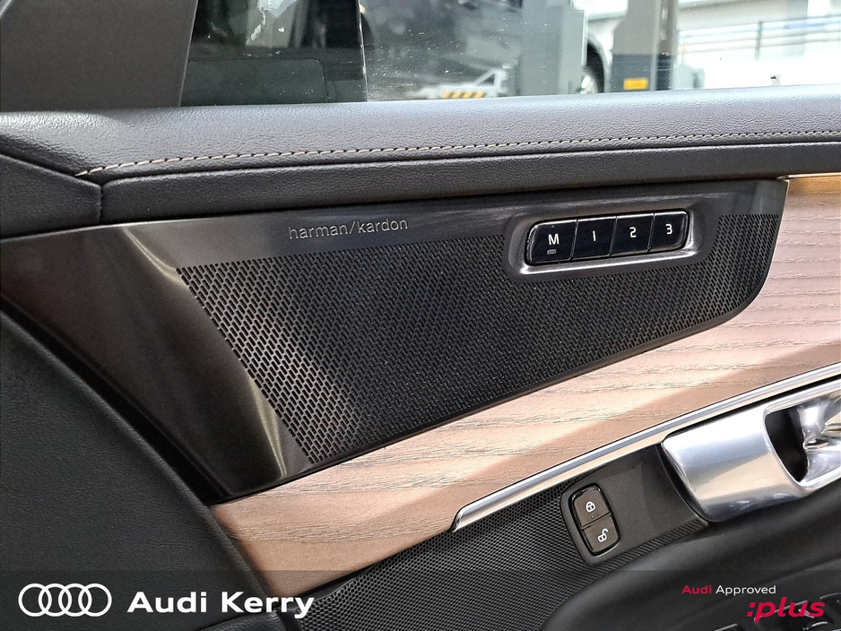 2025 Volvo XC90 - image 24