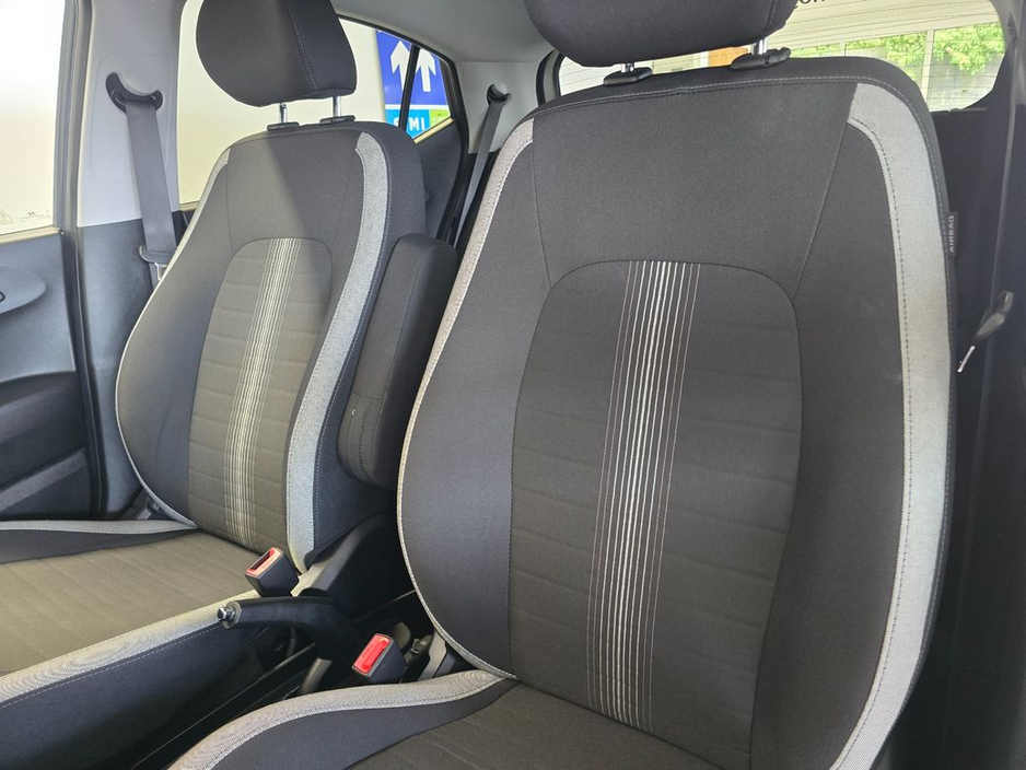 2023 Hyundai i10 - image 9