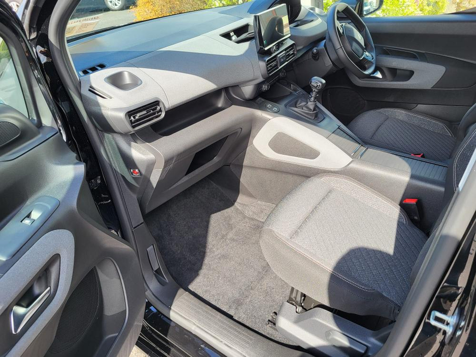 2026 Peugeot Rifter - image 18