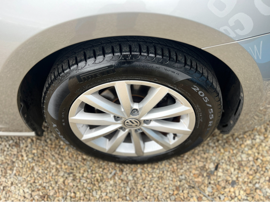 2017 Volkswagen Golf - image 17