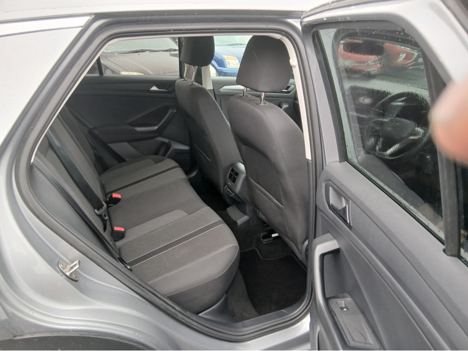 2023 Volkswagen T-Roc LIFE 2.0 TDI MANUAL 6SPEED FWD 1 116HP 5 €29,950