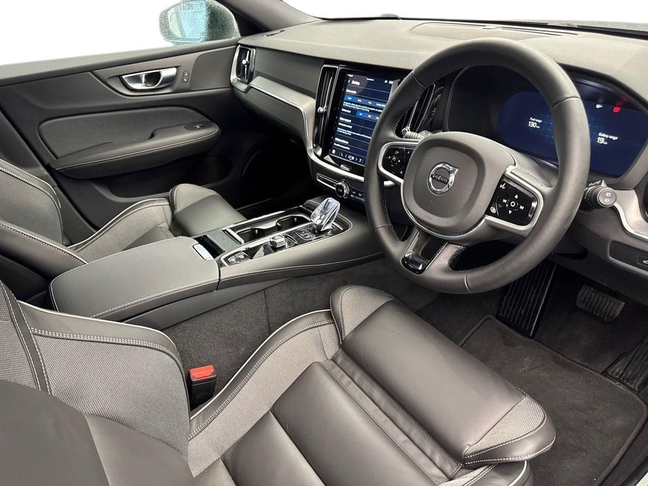 2026 Volvo V60 - image 6