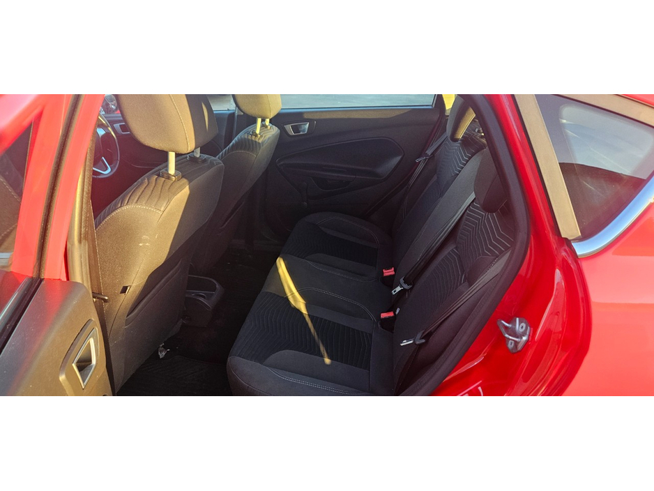 2015 Ford Fiesta - image 25