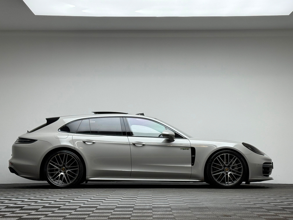 2023 Porsche Panamera - image 8