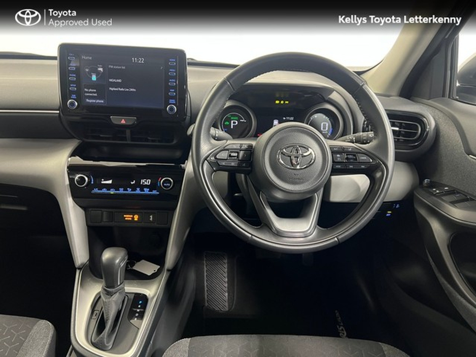 2022 Toyota Yaris Cross - image 8