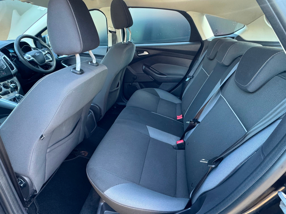 2012 Ford Focus - image 12