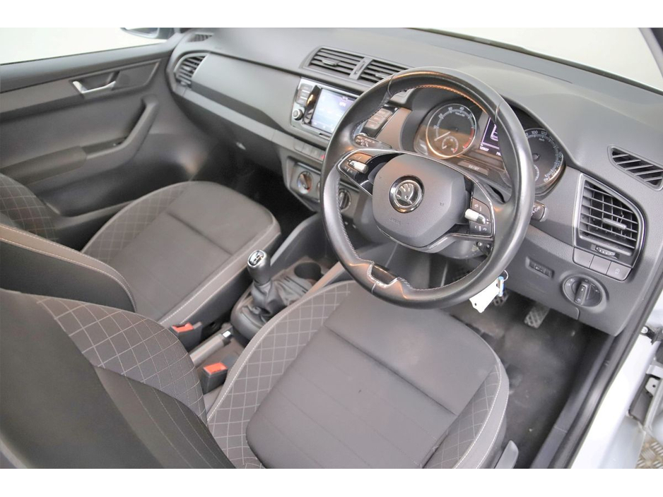 2020 Skoda Fabia - image 13