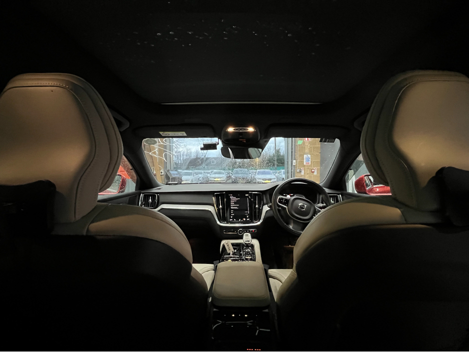 2021 Volvo V60 - image 18
