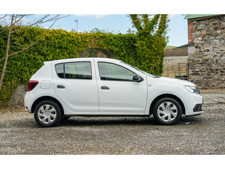 2018 Dacia Sandero - image 12