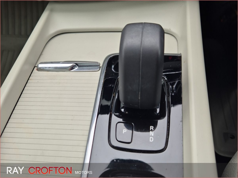 2022 Volvo XC60 - image 9