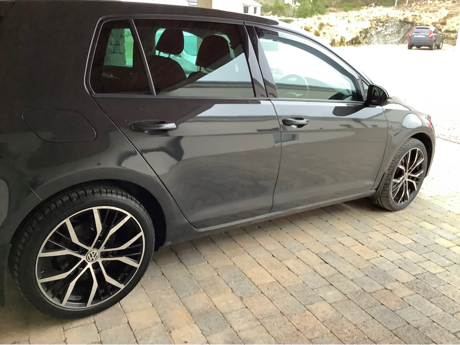 2015 Volkswagen Golf - image 15