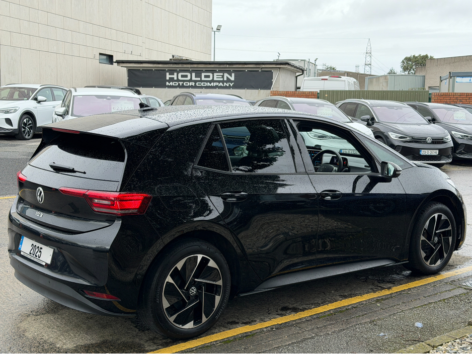 2025 Volkswagen ID.3 - image 8