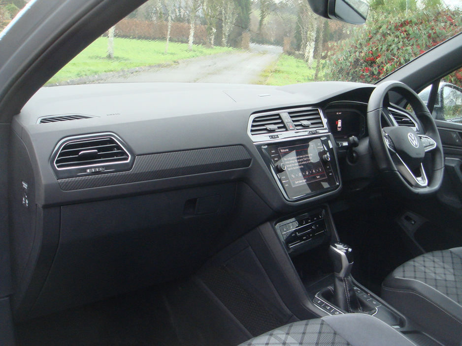 2023 Volkswagen Tiguan - image 5