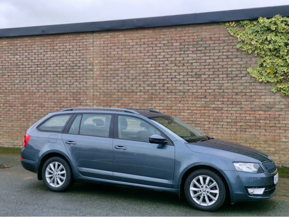 2016 Skoda Octavia - image 20