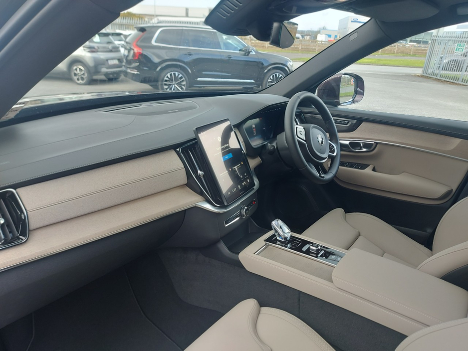 2026 Volvo XC90 - image 25