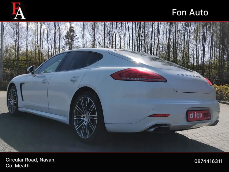 2015 Porsche Panamera - image 13