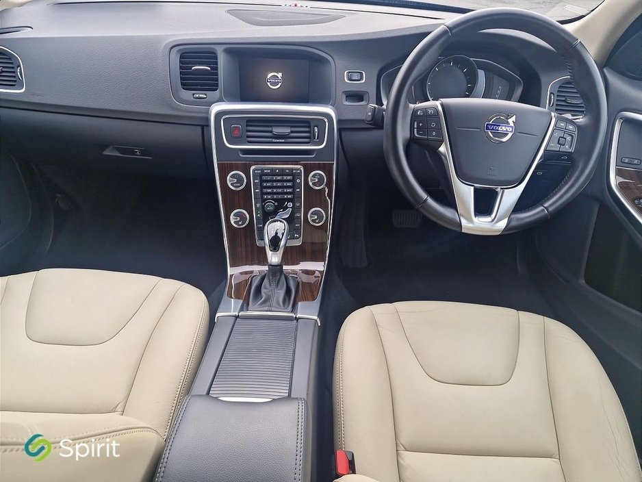 2018 Volvo S60 - image 4