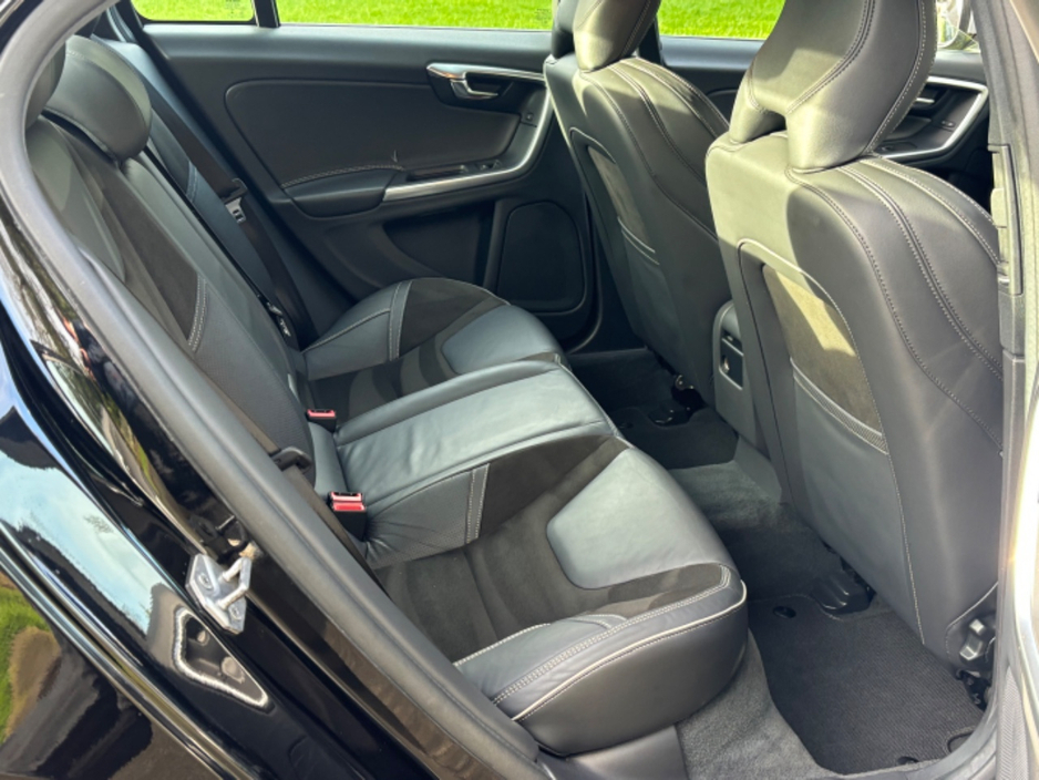 2015 Volvo S60 - image 10