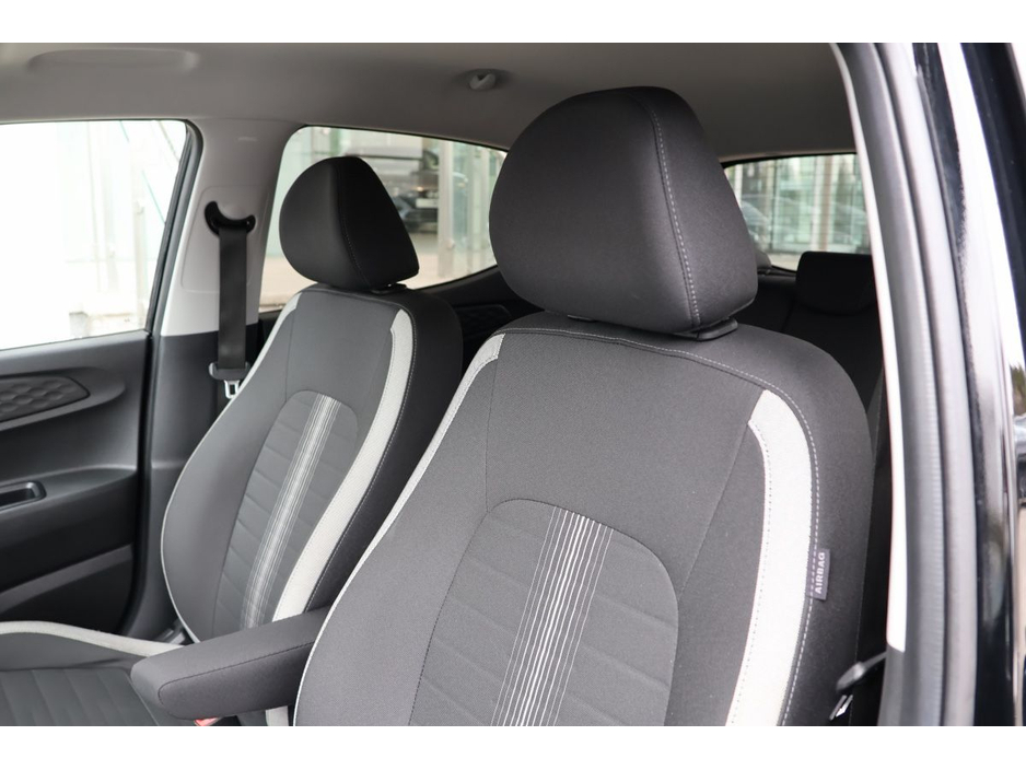 2023 Hyundai i10 - image 14