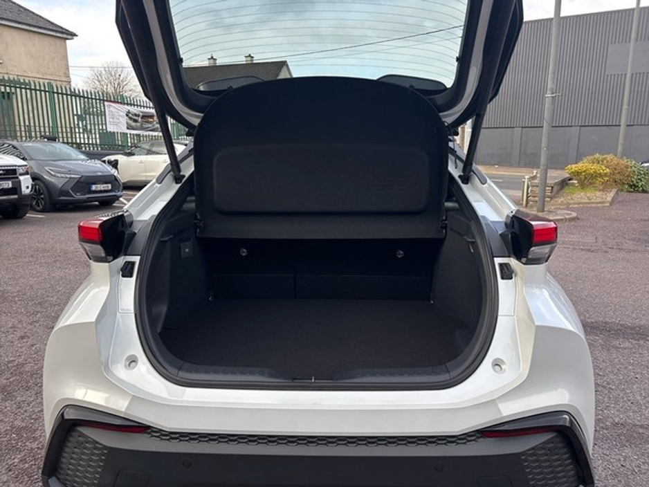 2025 Toyota C-HR - image 10