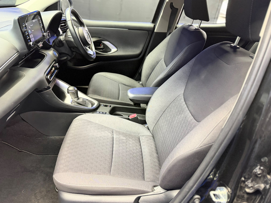 2024 Toyota Yaris - image 19