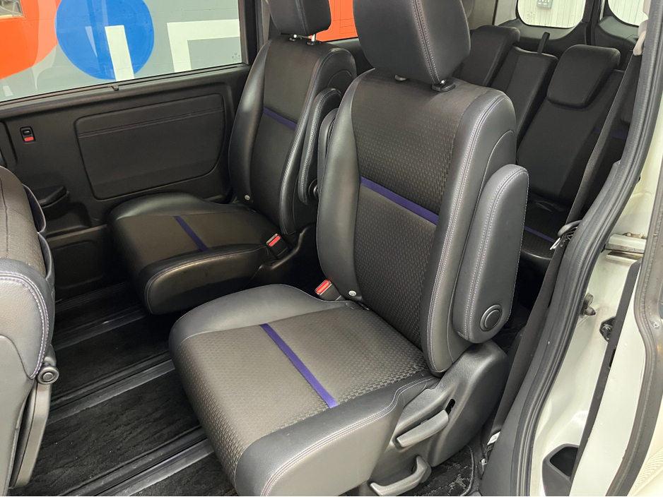 2020 Honda Stepwagon - image 15