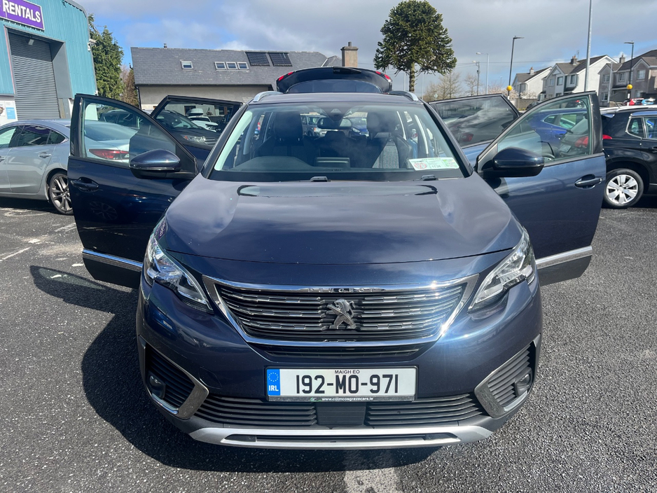 2019 Peugeot 5008 - image 5