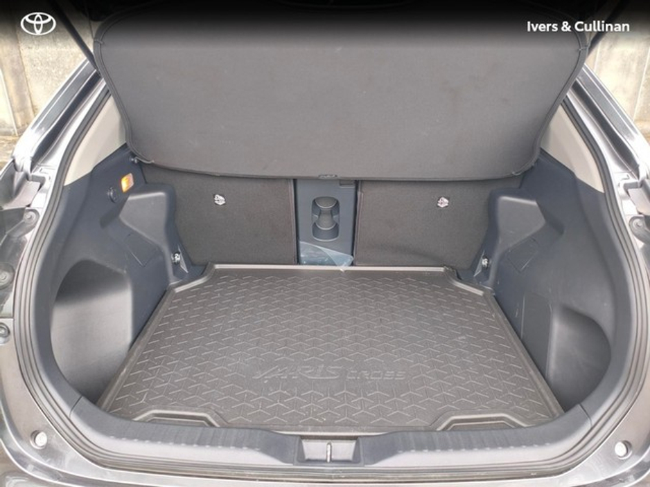 2025 Toyota Yaris Cross - image 10