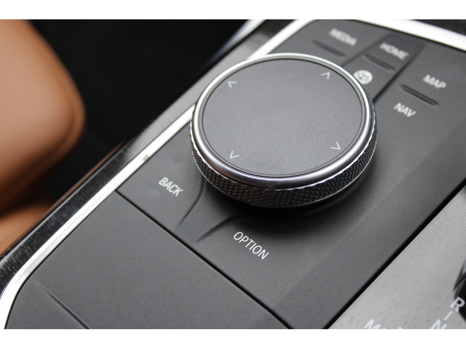 2019 BMW 3 Series - image 19